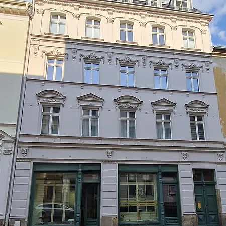 Eg-apartment Mit Terrasse In Goerlitzer Innenstadtlage! *